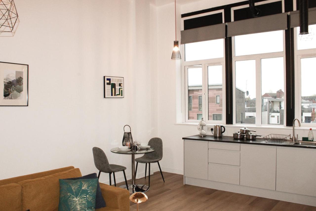 Modern Luxury Serviced Duplex Apartments By Repose- 150 Metro Court, West Bromwich Exterior foto